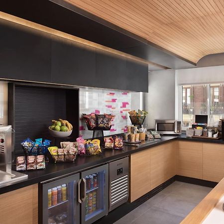 Отель Aloft Madrid Gran Via Экстерьер фото