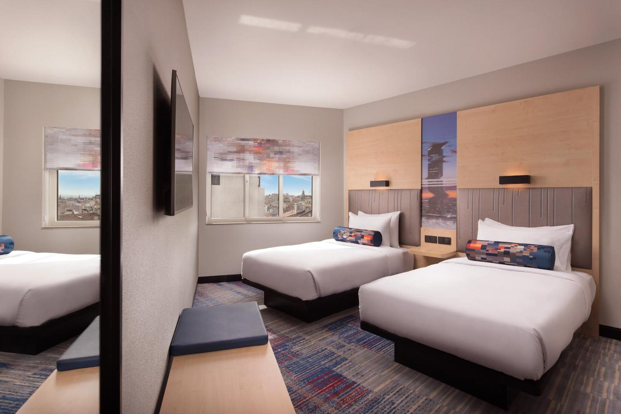 Отель Aloft Madrid Gran Via Экстерьер фото