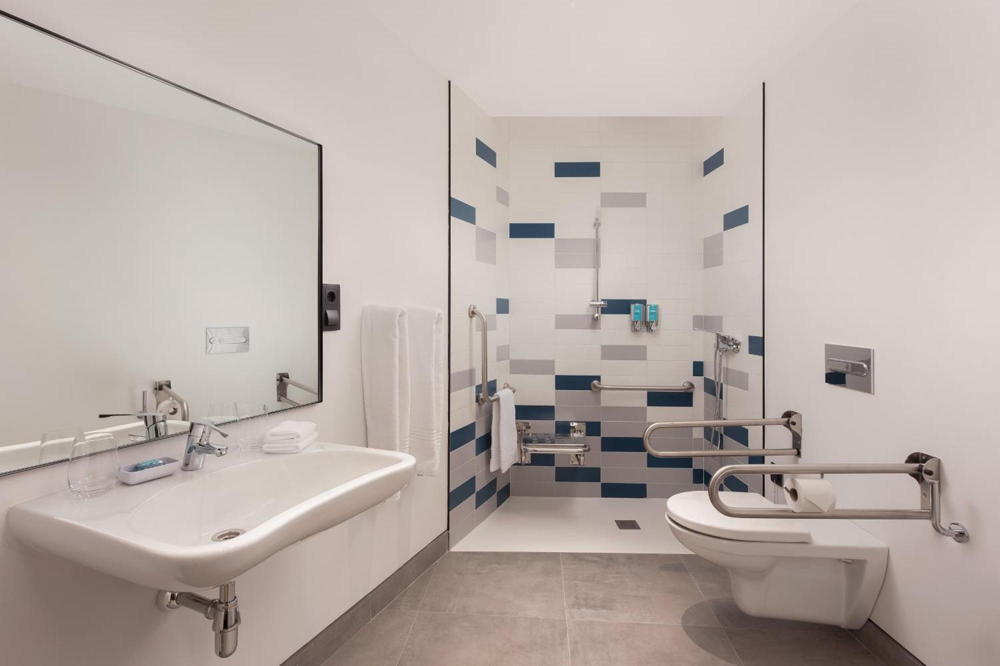 Отель Aloft Madrid Gran Via Экстерьер фото