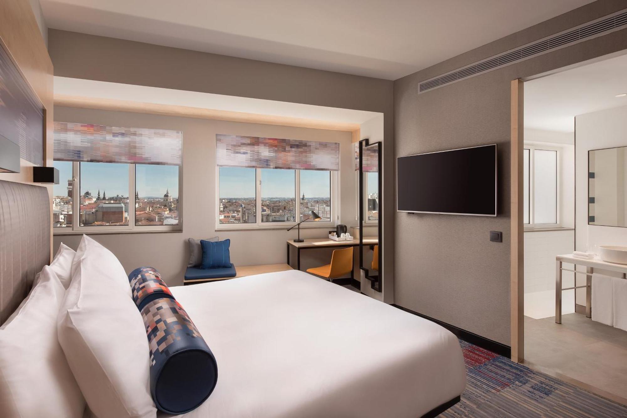 Отель Aloft Madrid Gran Via Экстерьер фото