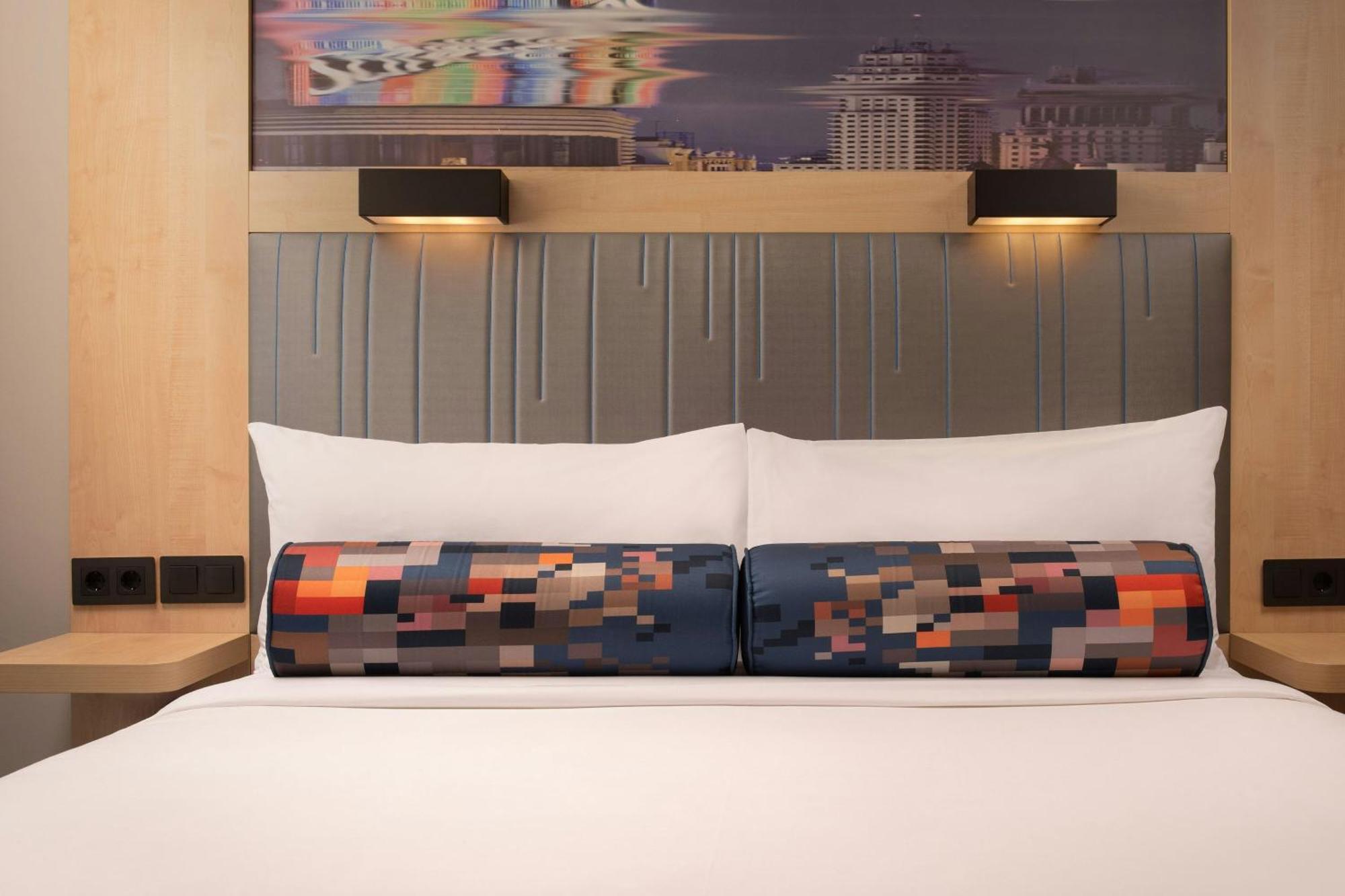 Отель Aloft Madrid Gran Via Экстерьер фото