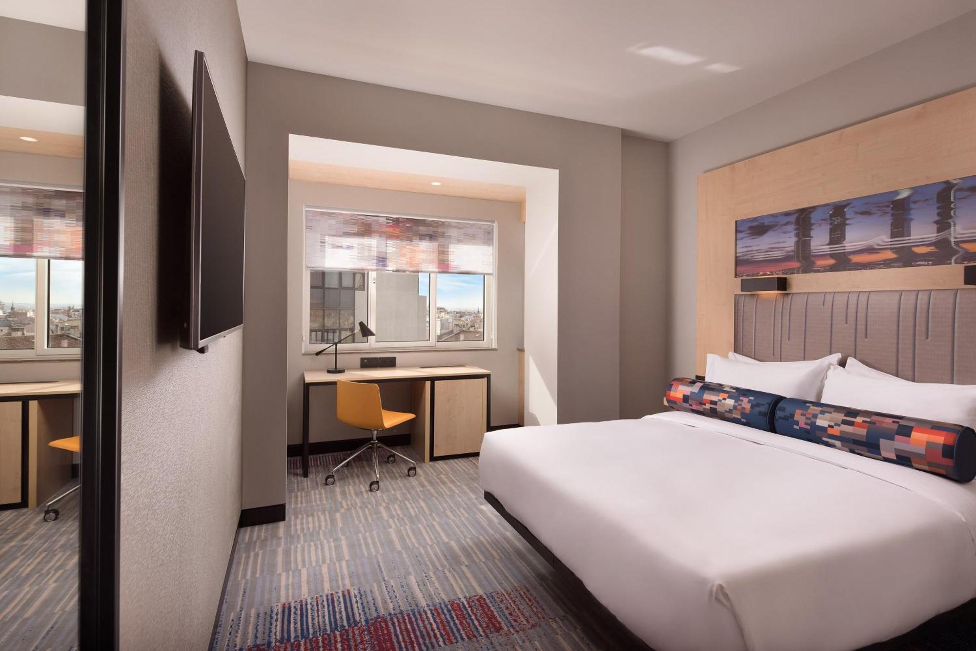 Отель Aloft Madrid Gran Via Экстерьер фото