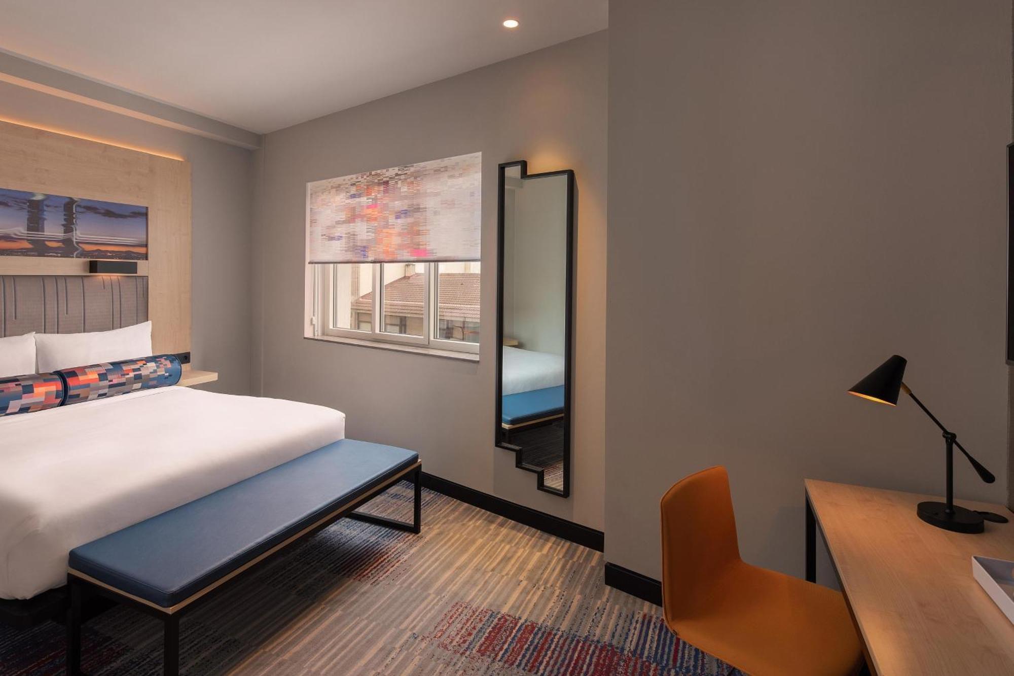Отель Aloft Madrid Gran Via Экстерьер фото