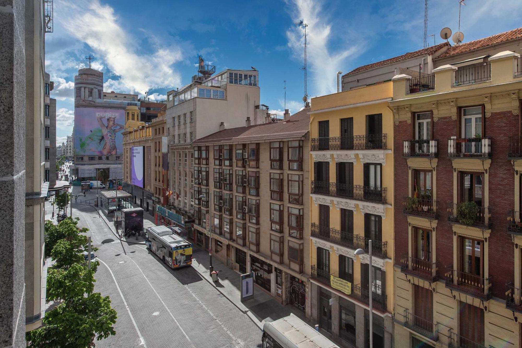 Отель Aloft Madrid Gran Via Экстерьер фото