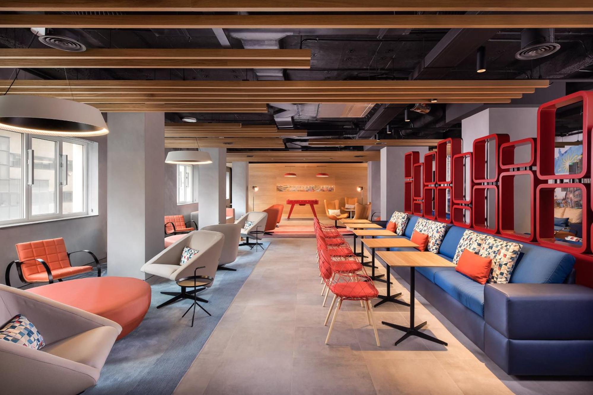 Отель Aloft Madrid Gran Via Экстерьер фото