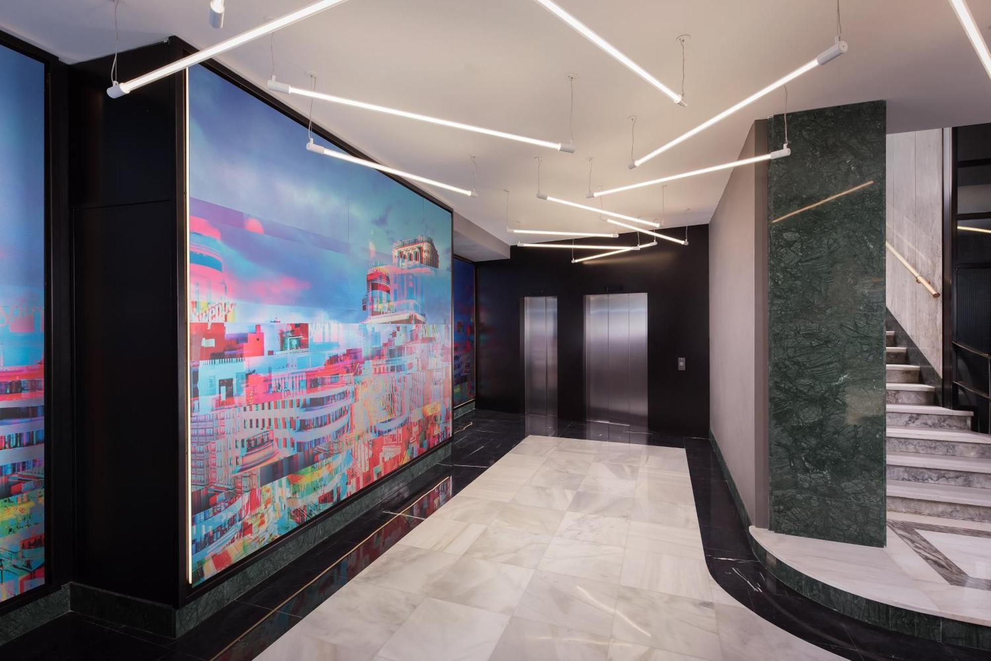 Отель Aloft Madrid Gran Via Экстерьер фото