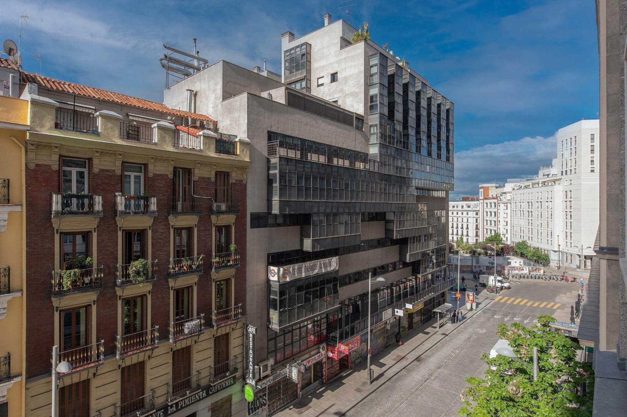 Отель Aloft Madrid Gran Via Экстерьер фото