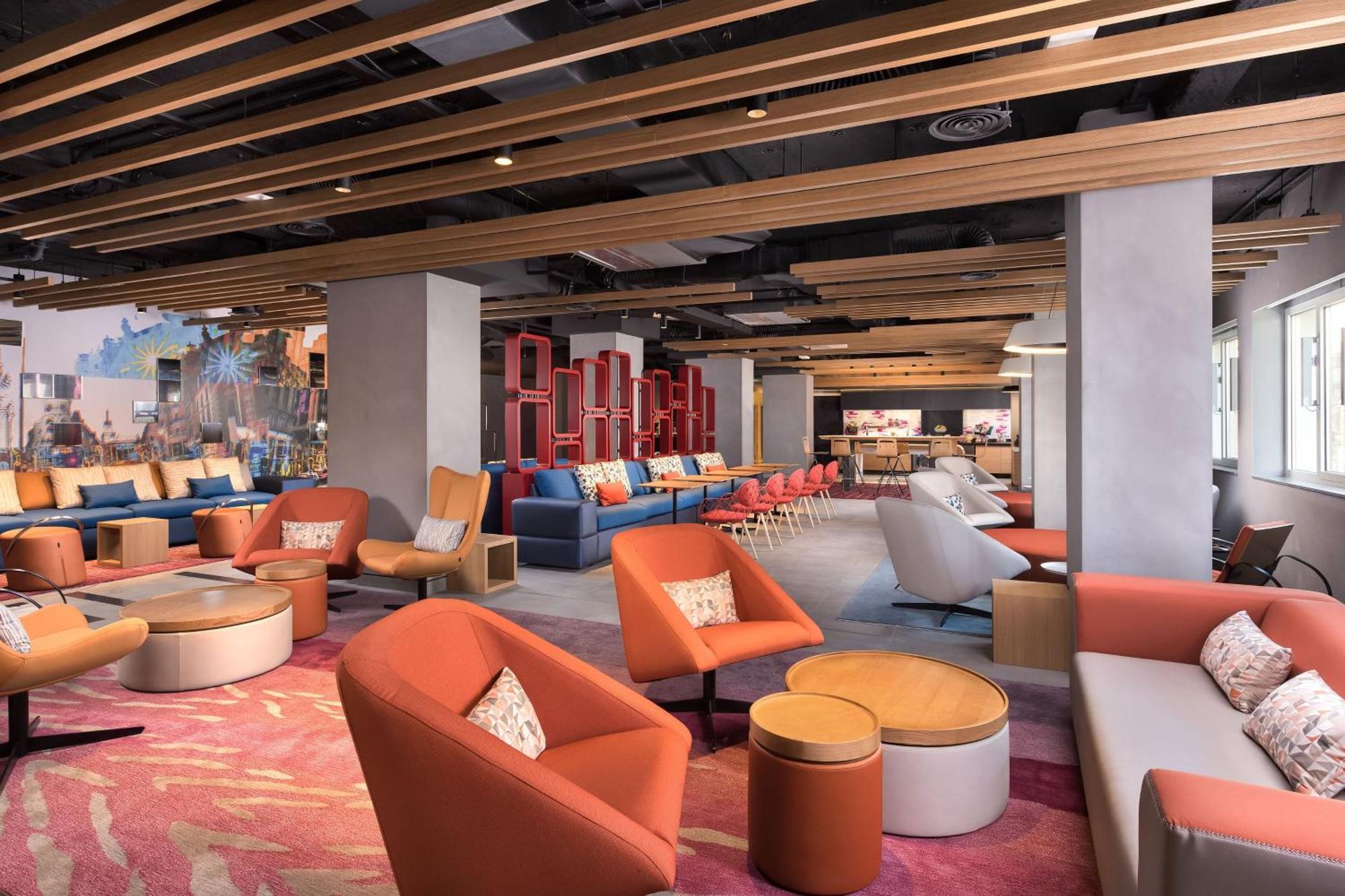 Отель Aloft Madrid Gran Via Экстерьер фото